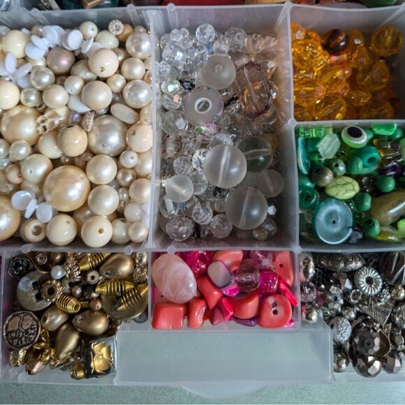 Vintage Now Bulk Jewelry Bead Lot Untested 200+ Mix and Match Glass Wood Stone - Picture 4 of 7